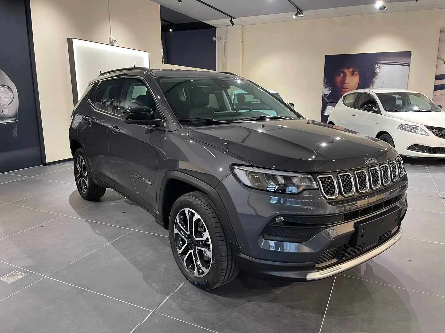 Jeep Compass E-Hybrid My24 Altitude1.5 Turbo T4 E-Hybrid 130cv Gris - 1
