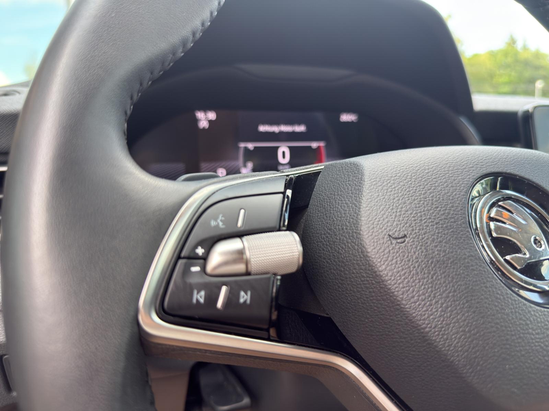 Skoda Scala 1.0 TSI DSG Selection SHZ*LED*vCockpit*PDC*Carplay — photo 34