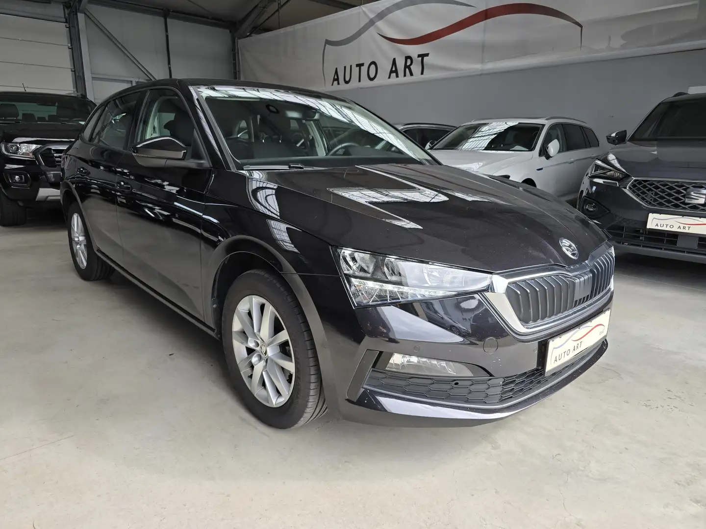 Skoda Scala Ambition LED Navi DAB SHZ CarPlay Schwarz - 1