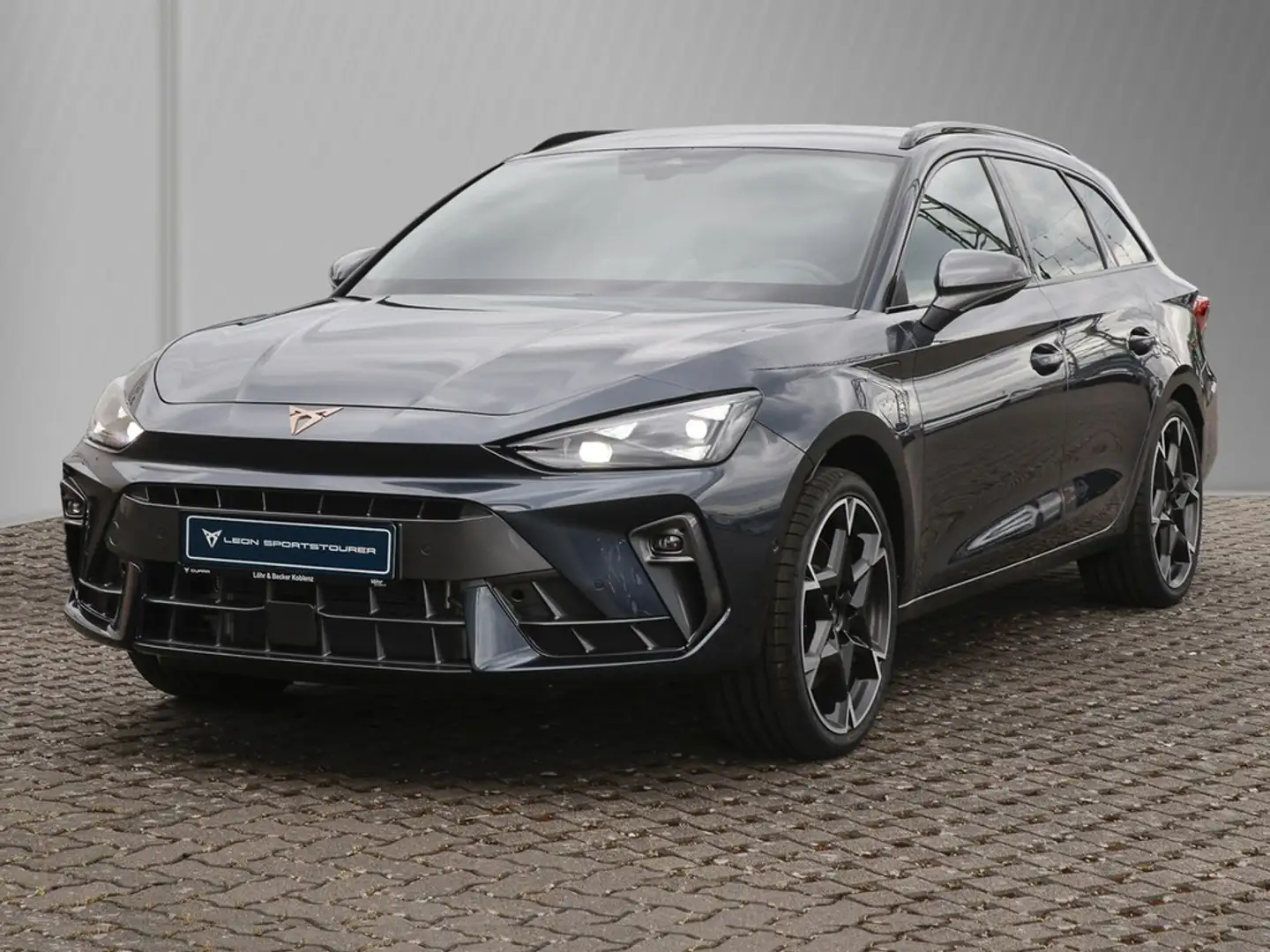 CUPRA Leon Sportstourer VZ 1.5 e-Hybrid 6-Gang-DSG KAB Grau - 1