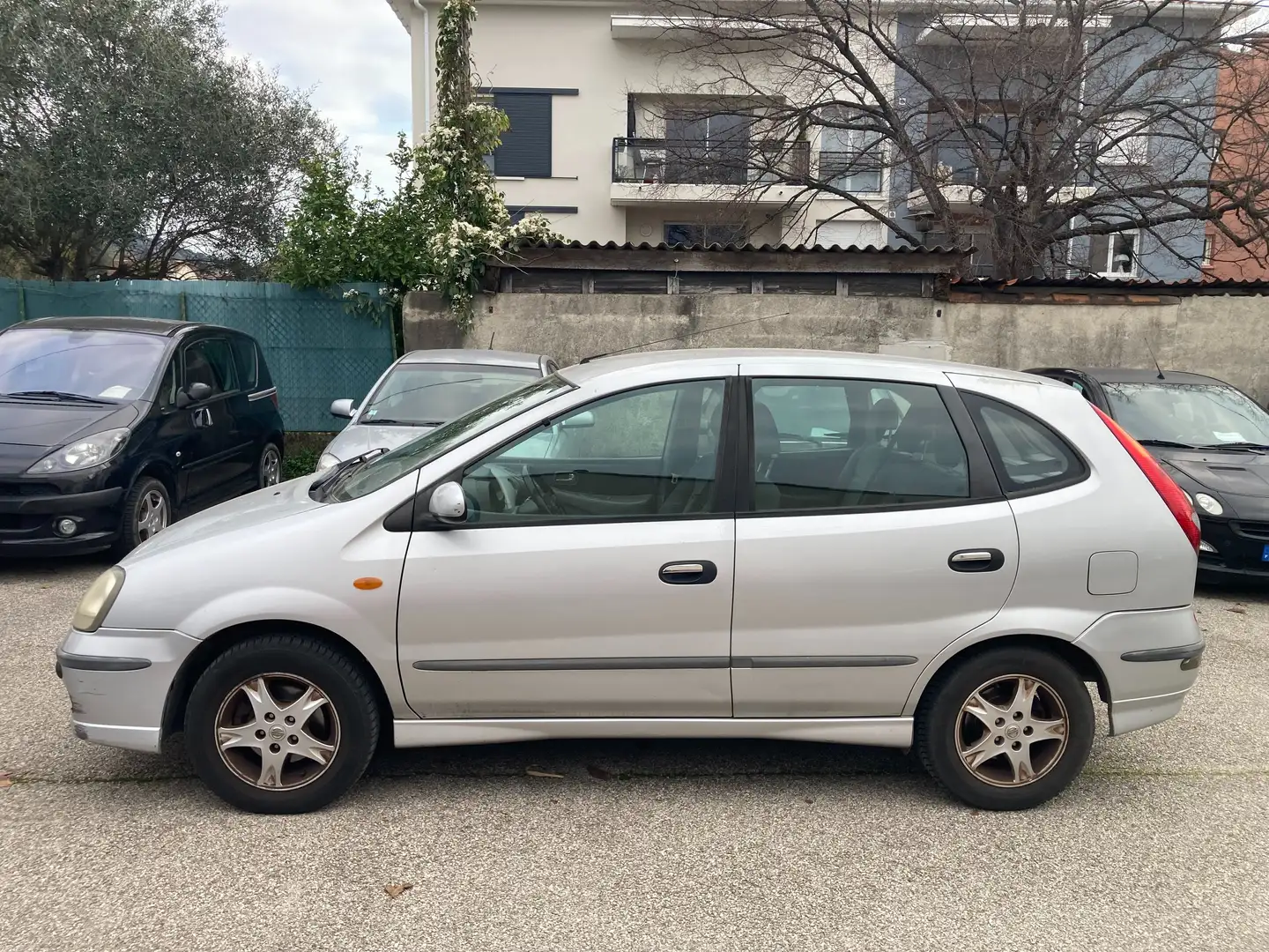 Nissan Almera Tino Tino 2.2 dCi - 112 Acenta Plateado - 2