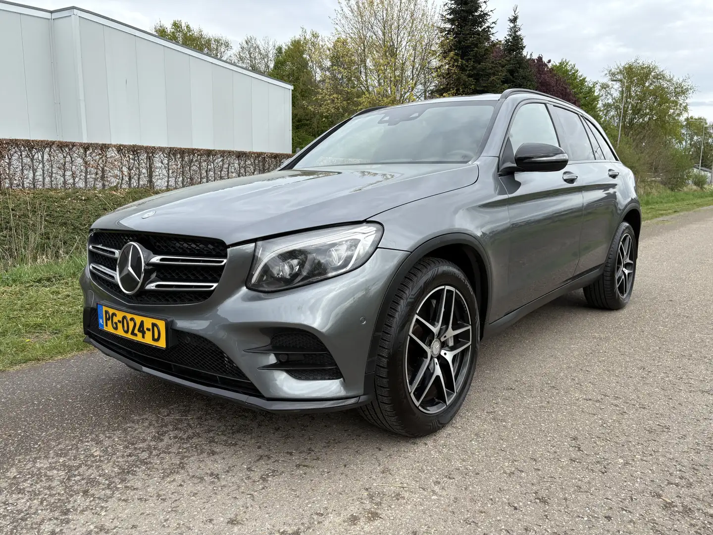 Mercedes-Benz GLC 250 d 4MATIC Prestige / AUTOMAAT / NAVI / BURMESTER / Grijs - 1