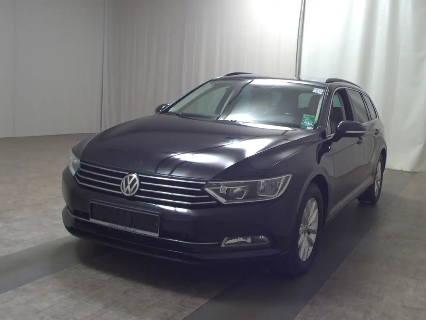 Volkswagen Passat Var. 2.0 TDI Comf. Navi ACC Massage Shz Schwarz - 2