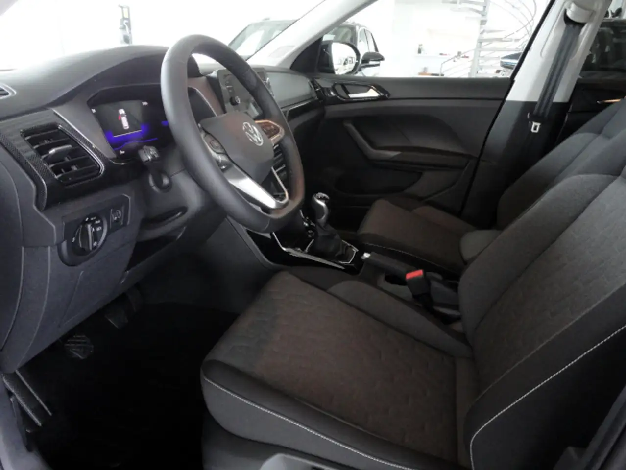 Volkswagen T-Cross Life Sport-Utility-Vehicle TSI 6-Gang 4
