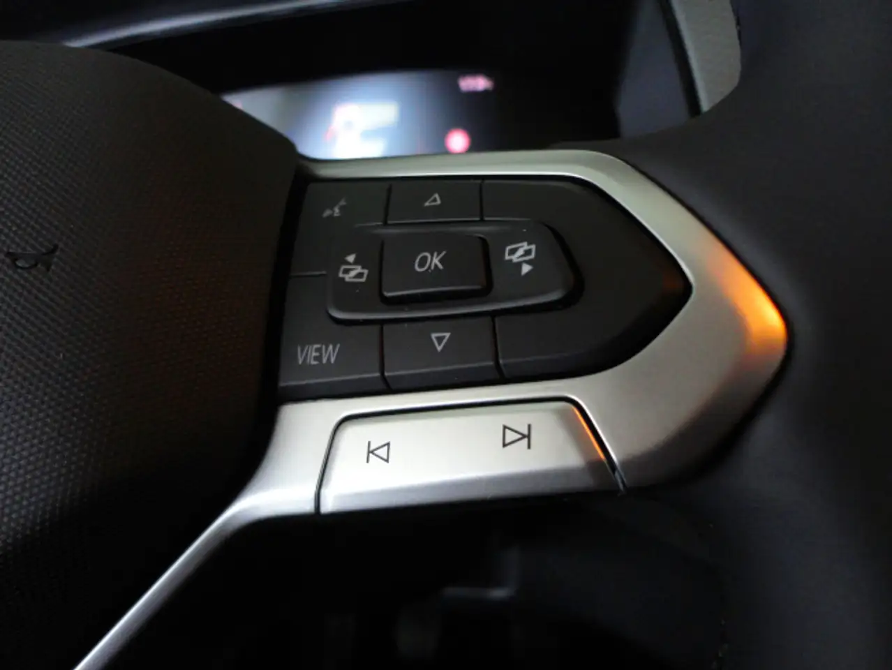 Volkswagen T-Cross Life Sport-Utility-Vehicle TSI 6-Gang 7