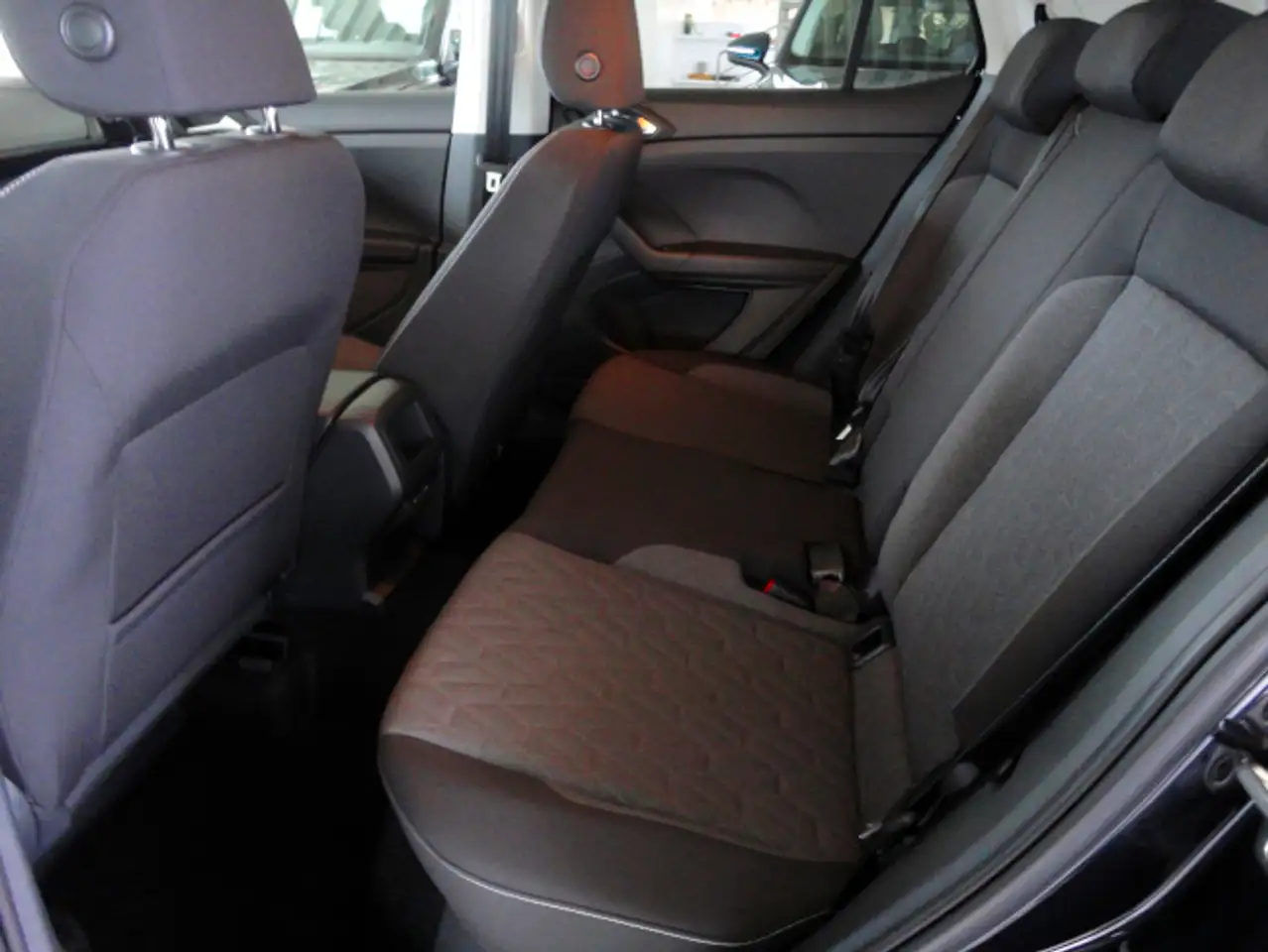 Volkswagen T-Cross Life Sport-Utility-Vehicle TSI 6-Gang 8
