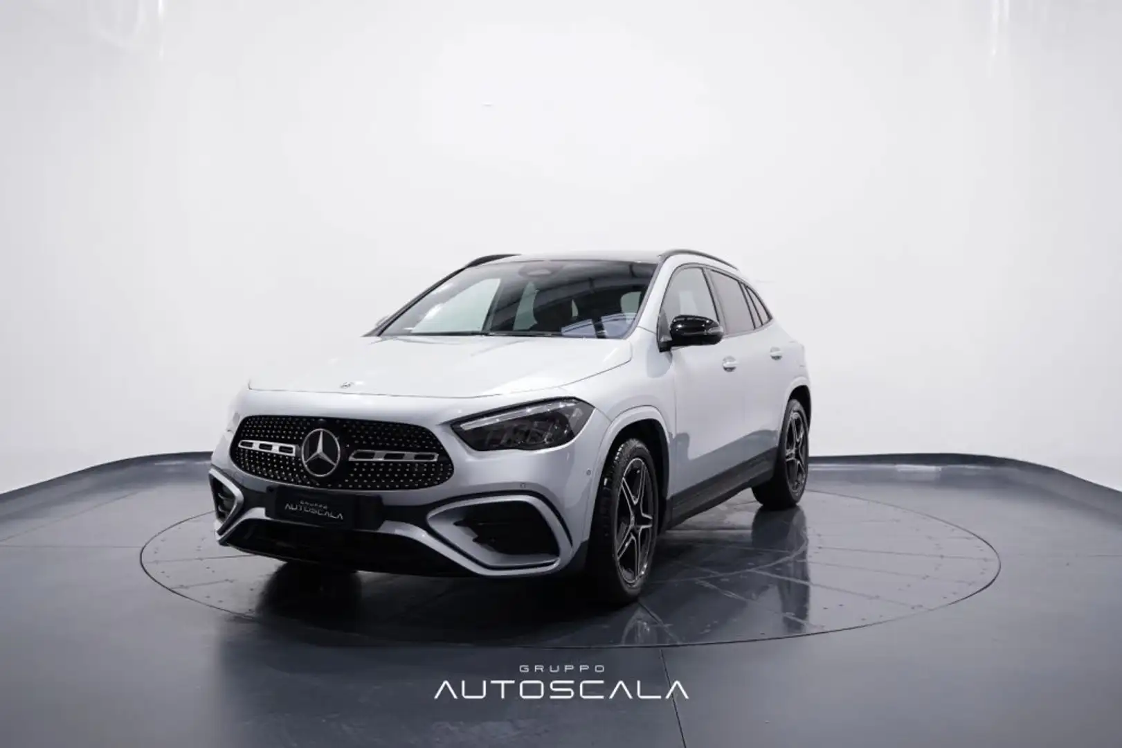 Mercedes-Benz GLA 200 d Automatic AMG Line Advanced Premium Grau - 1