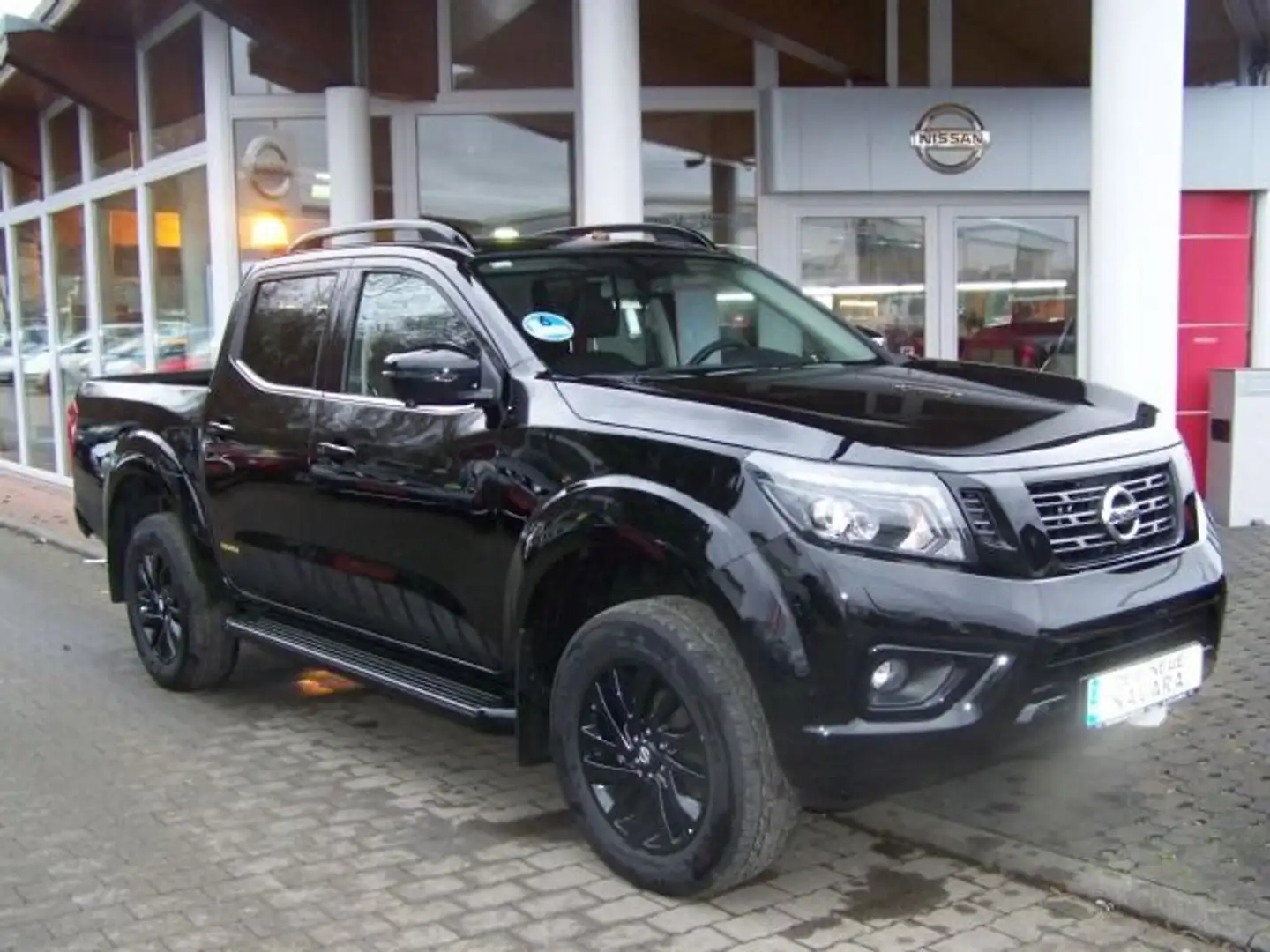 Nissan Navara 4x4 2.3dCi N-Guard 360°Kamera,Keyless,LED Schwarz - 1