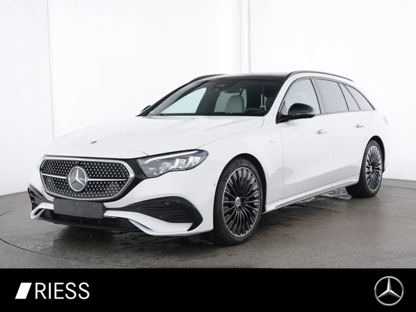 Mercedes-Benz E 300 de 4M T AMG Sport Night Distr Supersc Pano AHK Blanc - 1