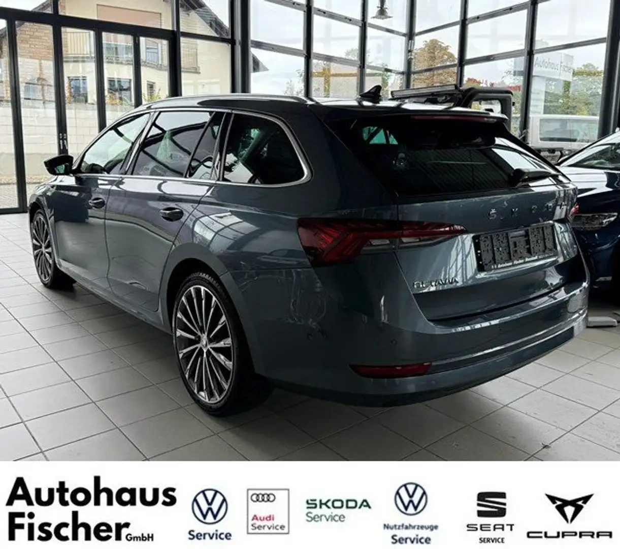 Skoda Octavia Combi First Edition iV DSG Gris - 2