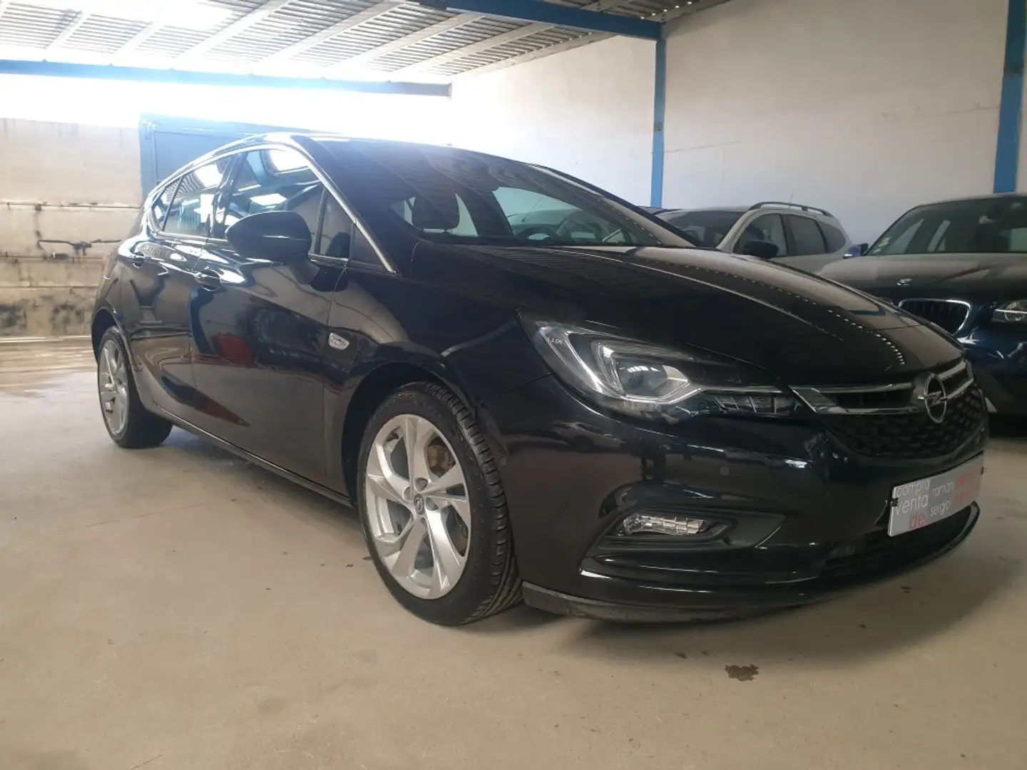 Opel Astra 1.6CDTi S/S Business + 136 Schwarz - 1