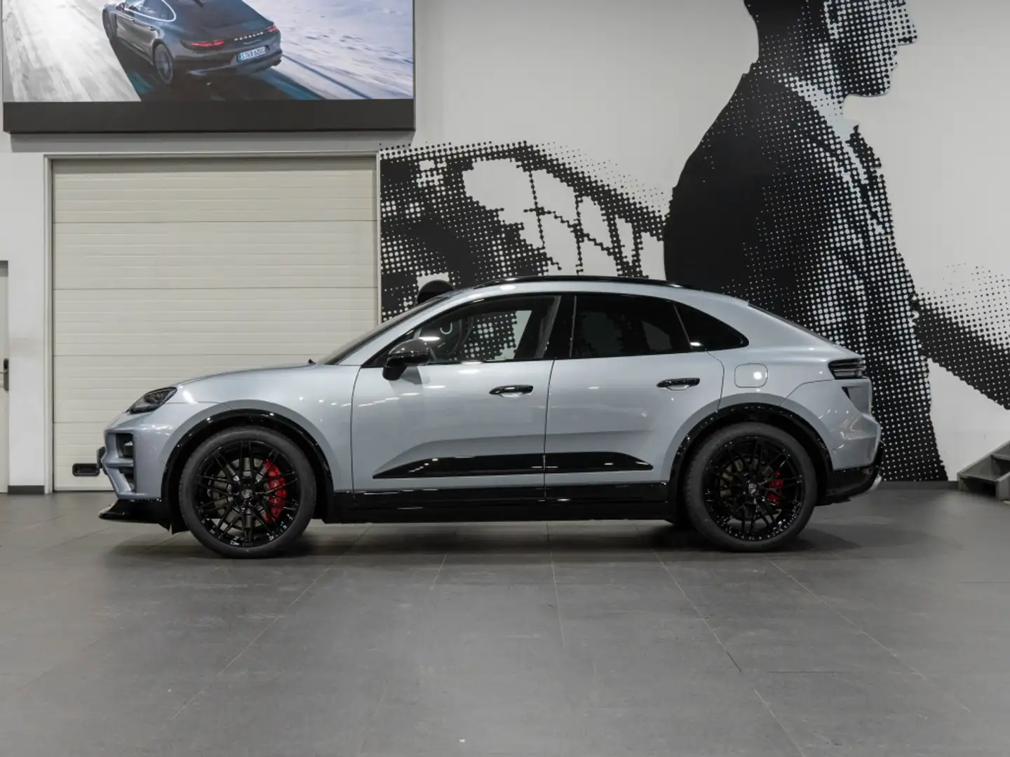 Porsche Macan Turbo Plateado - 2
