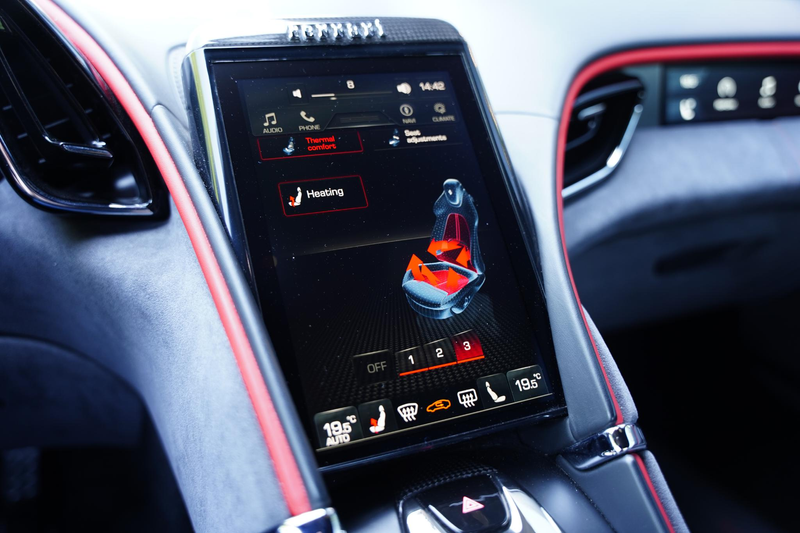 Ferrari Roma 3.9 V8 HELE / Passenger Display / Carbon / Apple C — photo 13