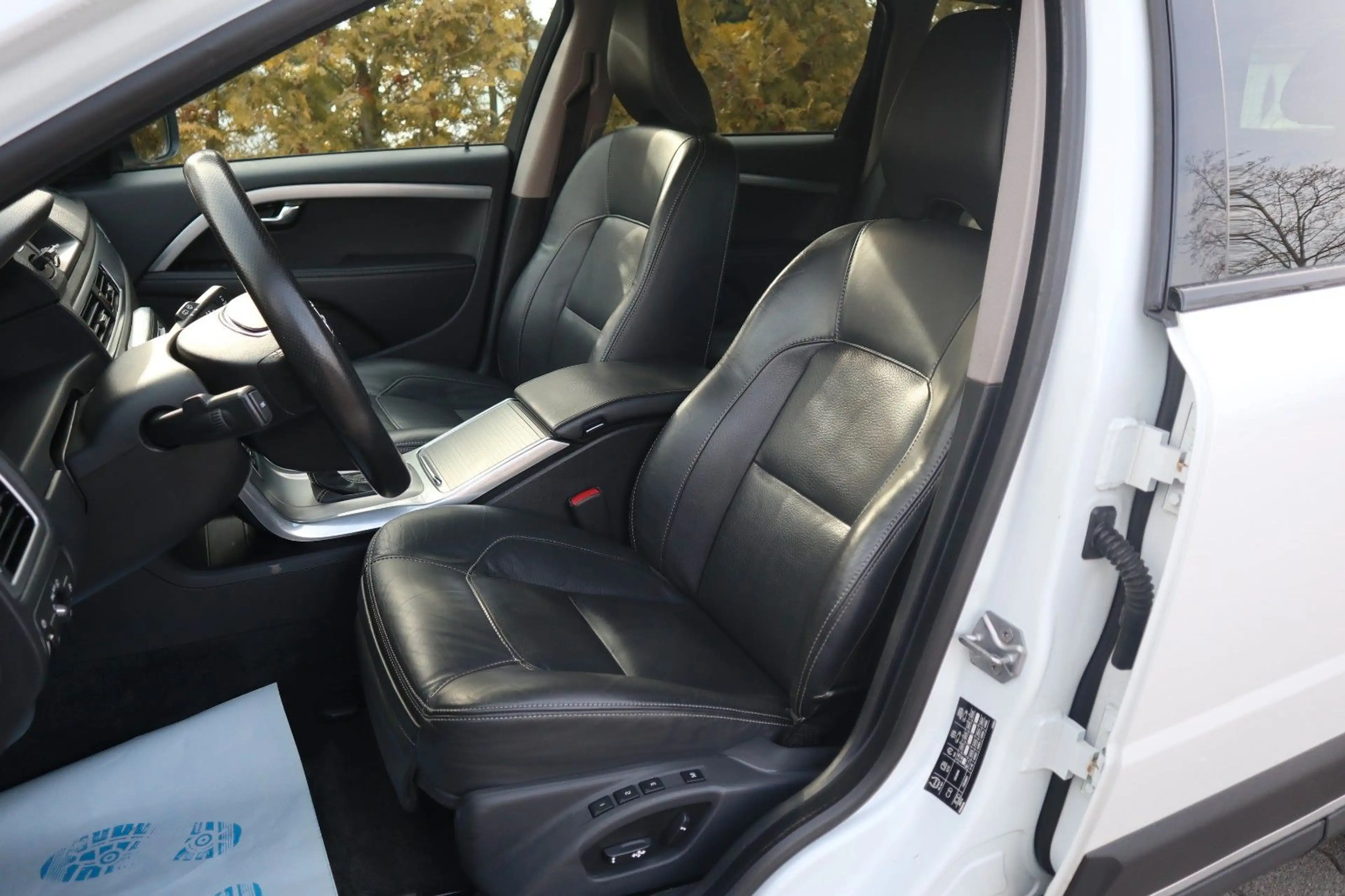 Volvo XC70 D5 AWD Linje Svart (DE/2.Hd/Unfallfrei/SH) — photo 16