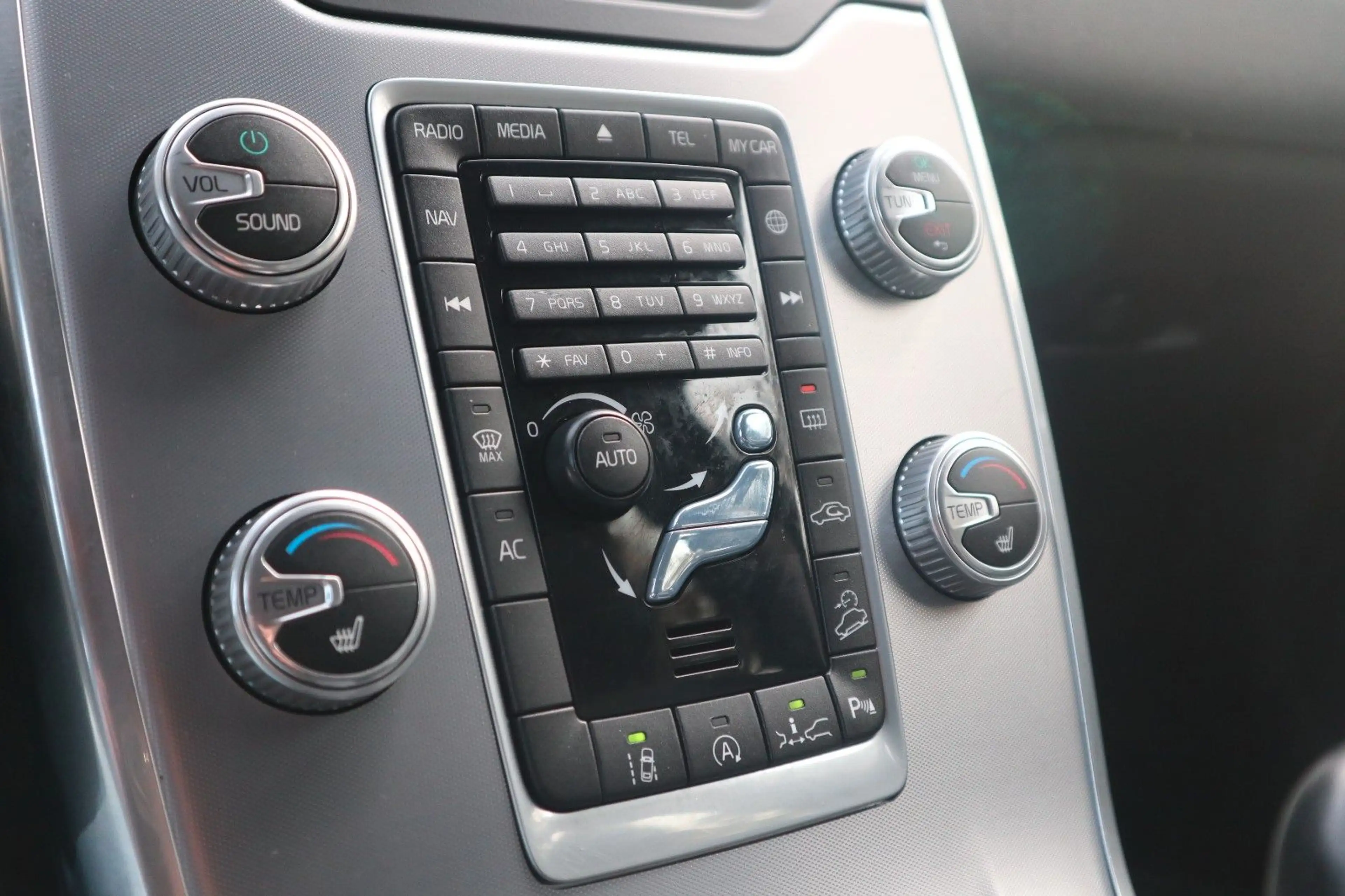 Volvo XC70 D5 AWD Linje Svart (DE/2.Hd/Unfallfrei/SH) — photo 11