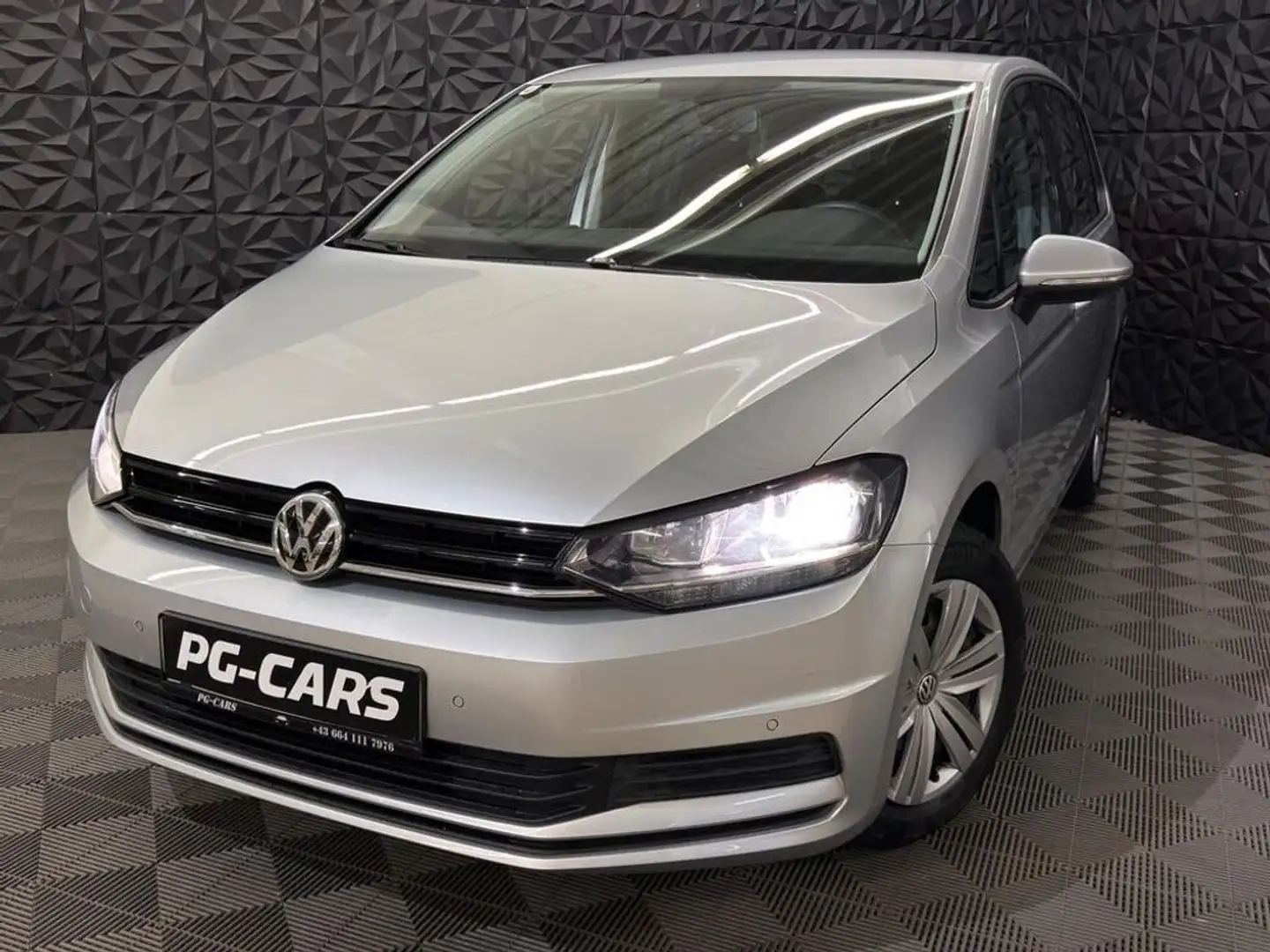 Volkswagen Touran 1.2 TSI Trendline 7 Sitzer BlueMotion Tech Plateado - 1