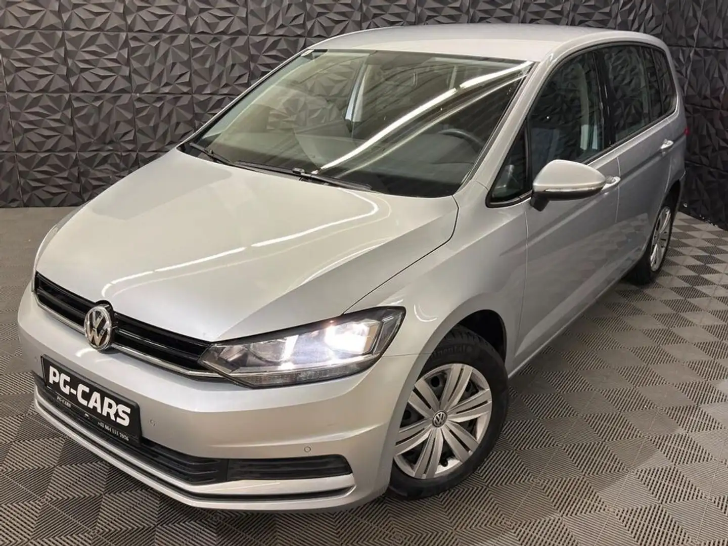 Volkswagen Touran 1.2 TSI Trendline 7 Sitzer BlueMotion Tech Argent - 2