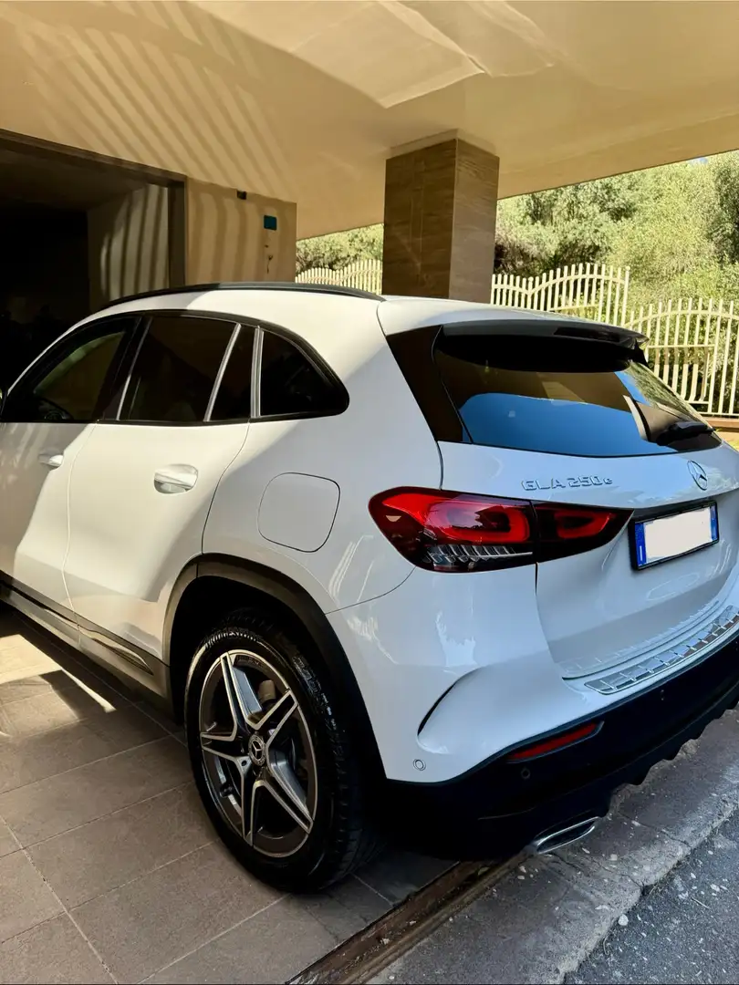 Mercedes-Benz GLA 250 e phev (eq-power) AMG- Pano-full led Bianco - 2