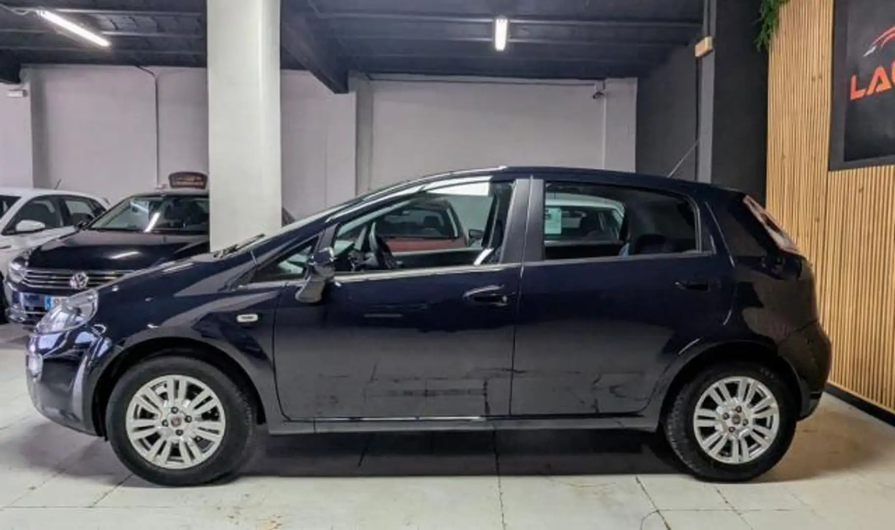 Fiat Punto 1.4 S&S Lounge Schwarz - 2