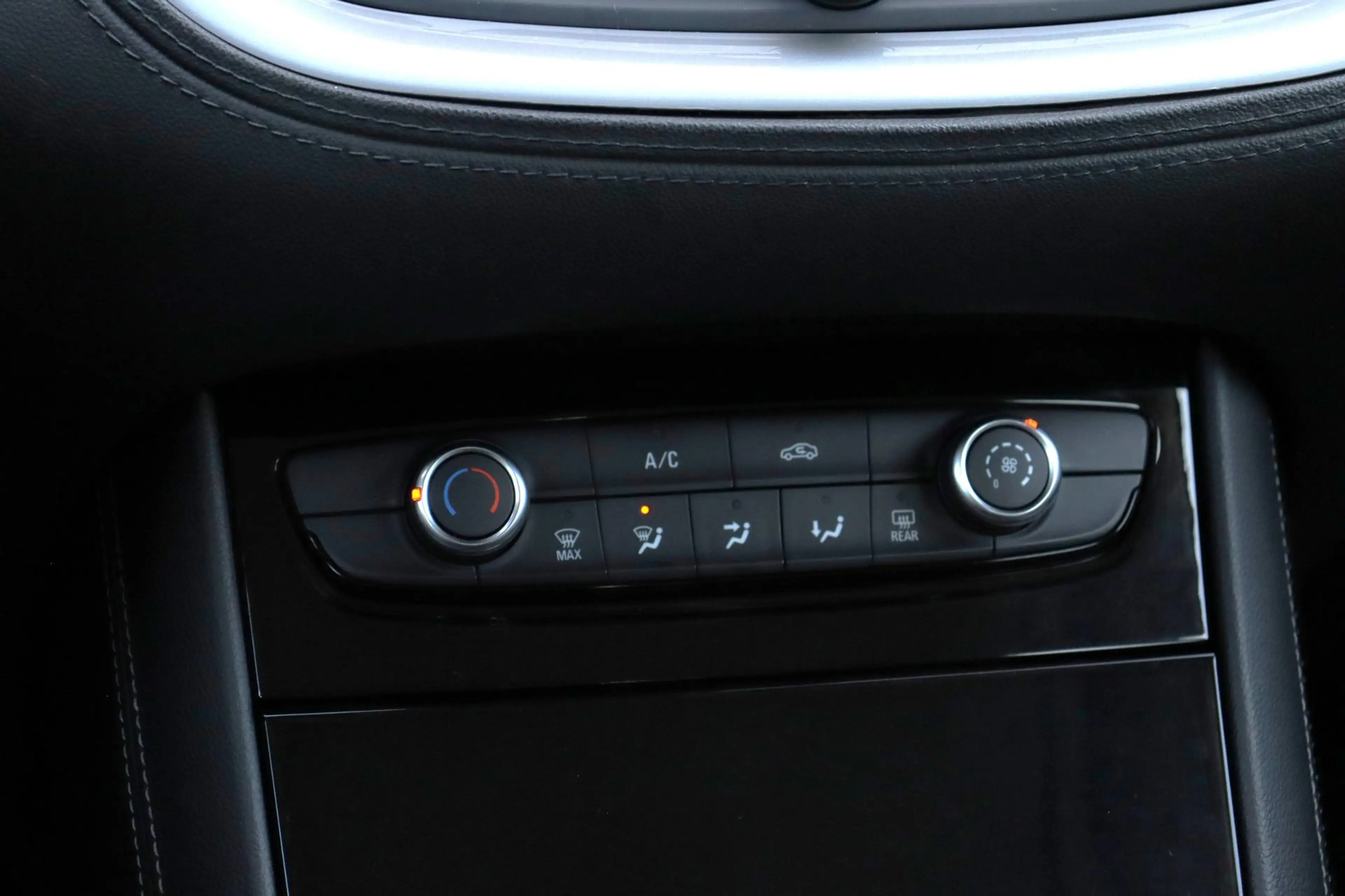 Opel Grandland X 1.2 Turbo Ultimate | Cruise | Airco | Trekhaak | S — photo 18