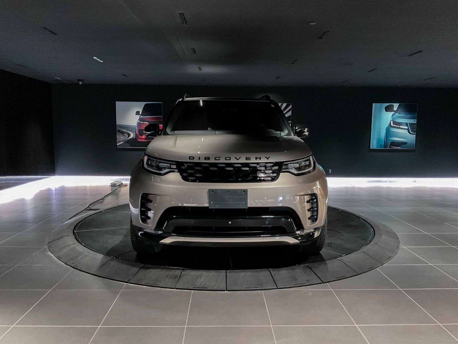 2022 Land Rover Discovery R-Dynamic S | 3rd Row Seating | Sunroof | Navigati alt 2