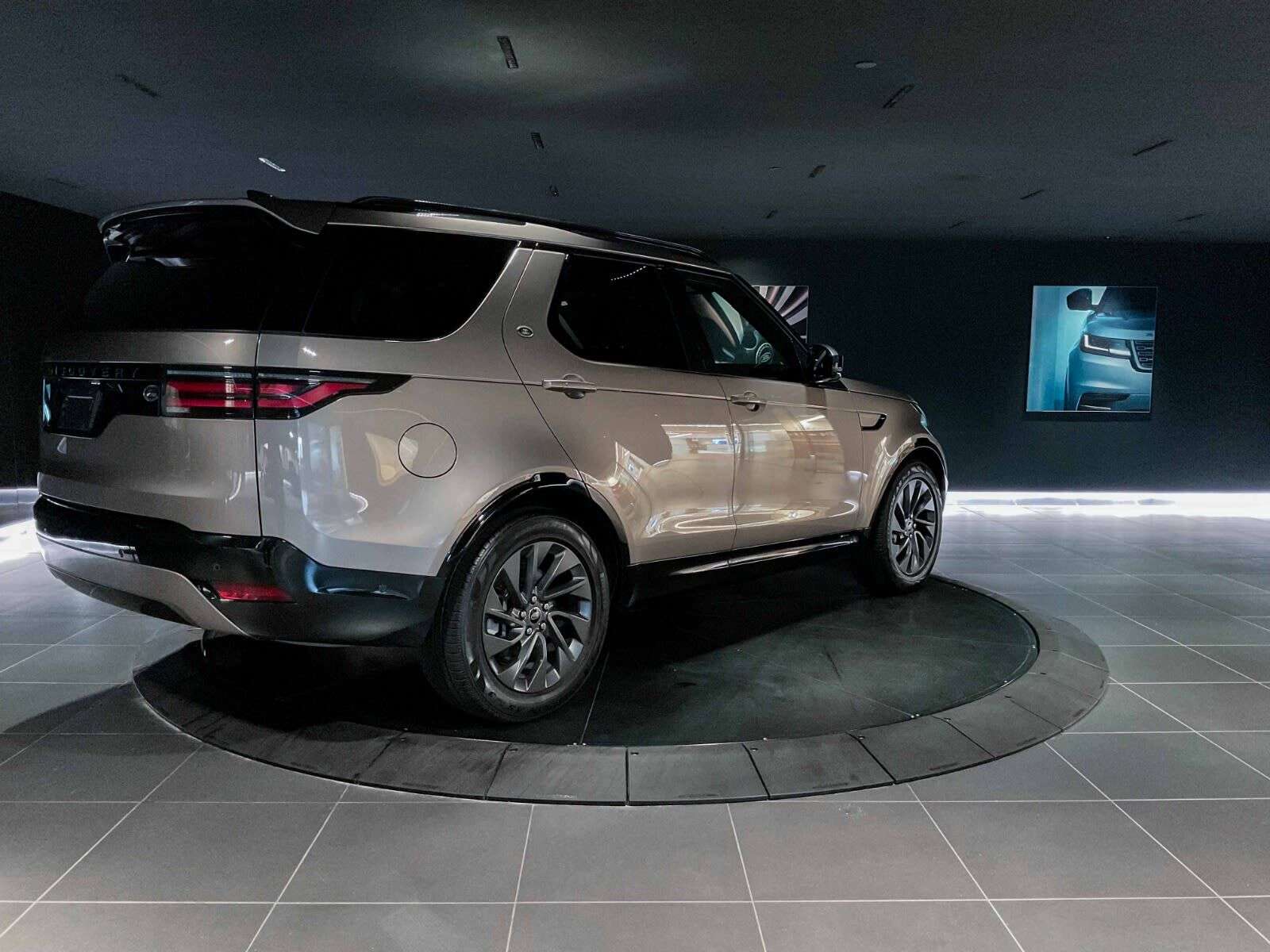 2022 Land Rover Discovery R-Dynamic S | 3rd Row Seating | Sunroof | Navigati thumb 8