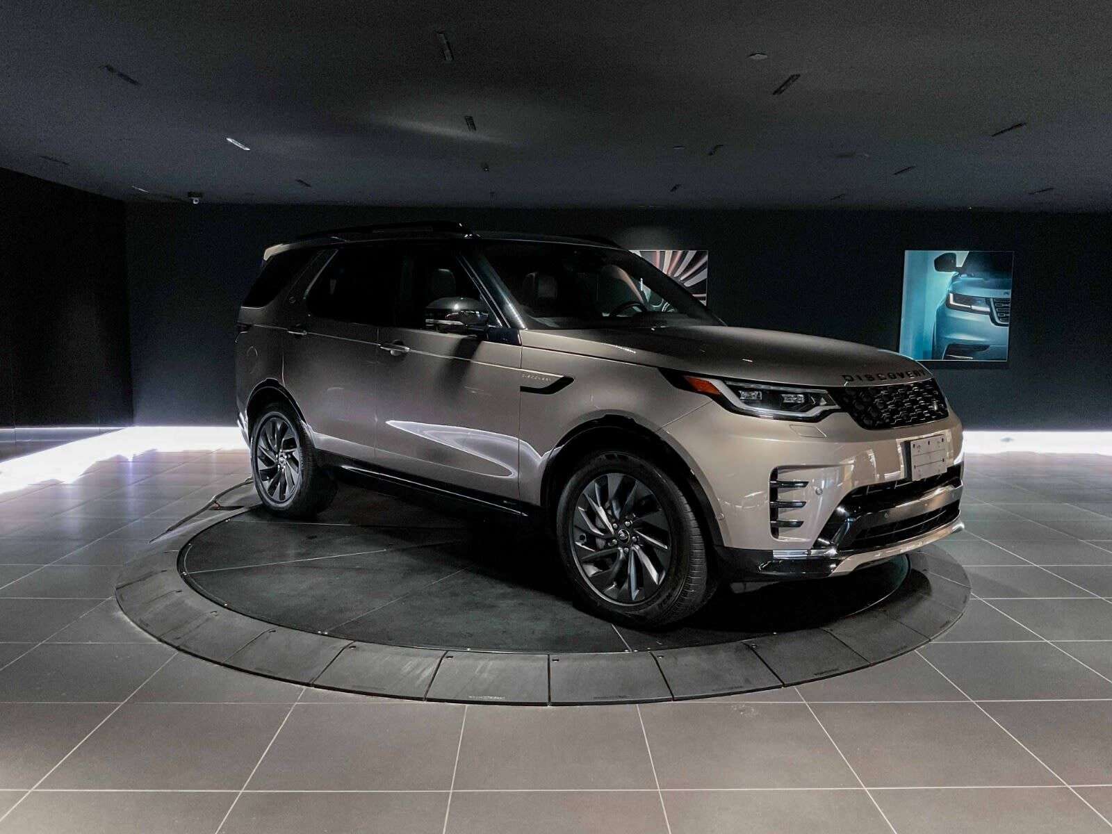 2022 Land Rover Discovery R-Dynamic S | 3rd Row Seating | Sunroof | Navigati alt 3