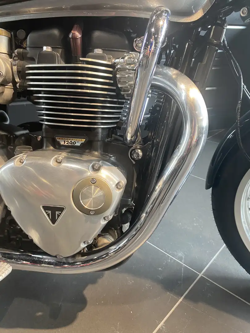 Triumph Bonneville T120 - 2