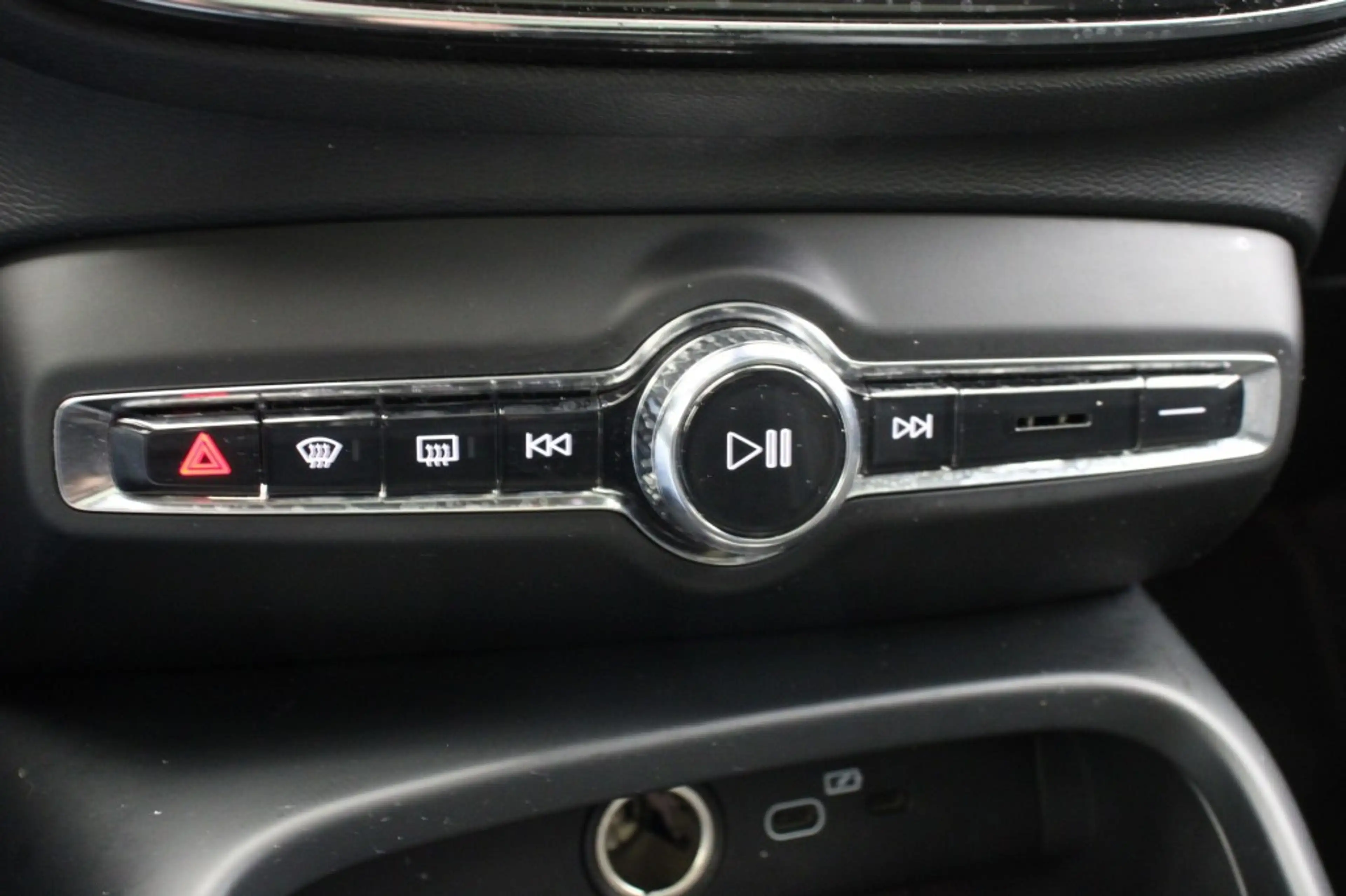 Volvo XC40 C40 Recharge Twin 78 kWh - Panorama, Carplay, 360 — photo 33
