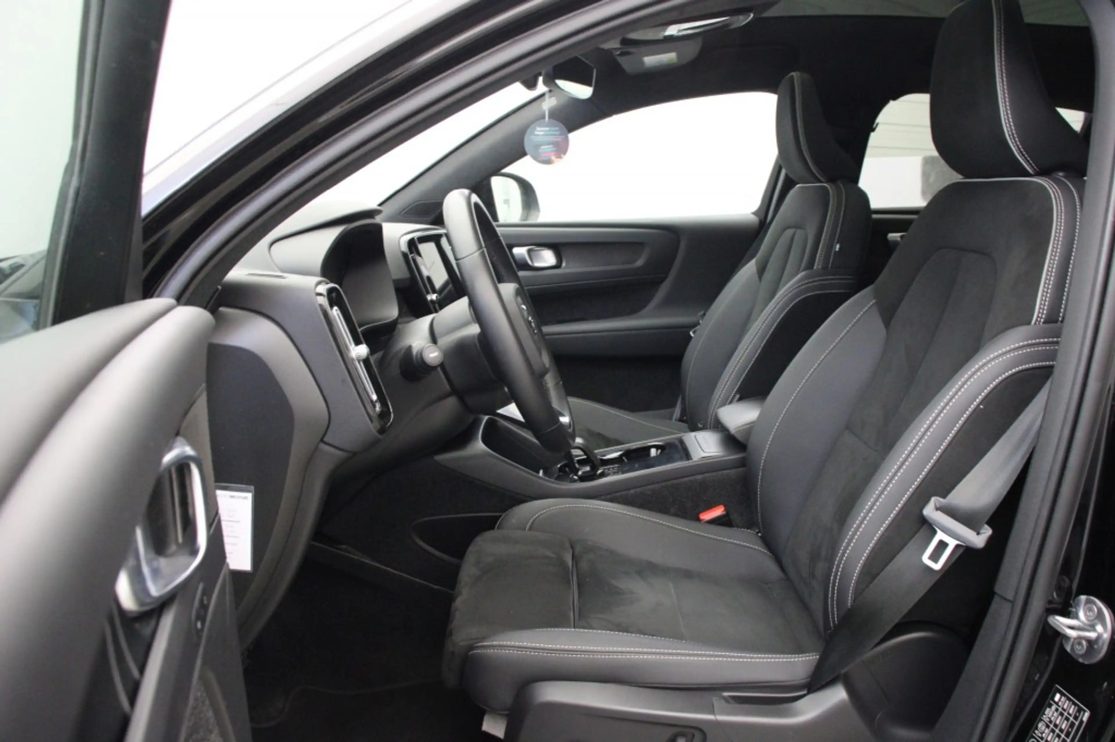 Volvo XC40 C40 Recharge Twin 78 kWh - Panorama, Carplay, 360 — photo 9