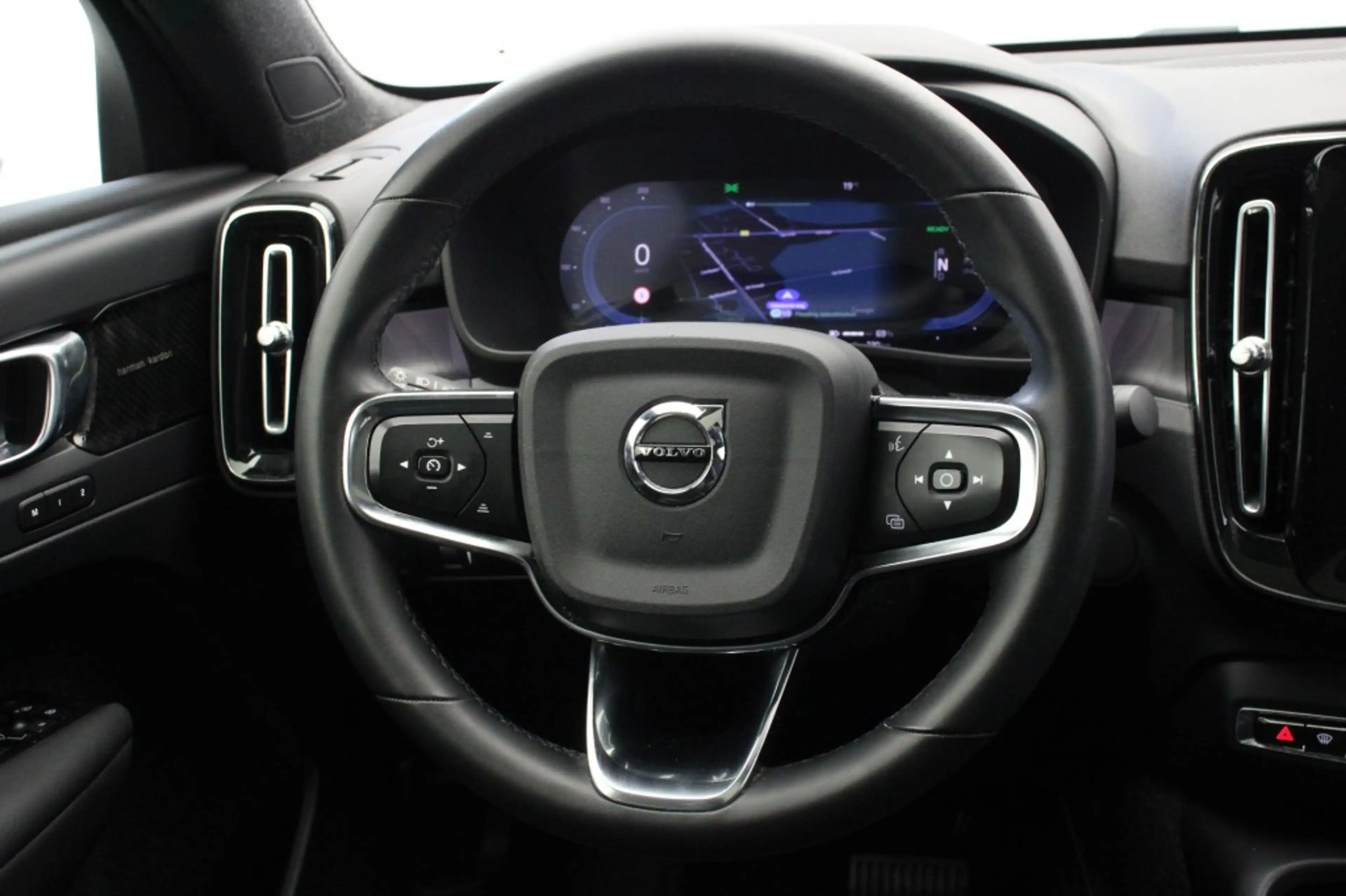 Volvo XC40 C40 Recharge Twin 78 kWh - Panorama, Carplay, 360 — photo 24