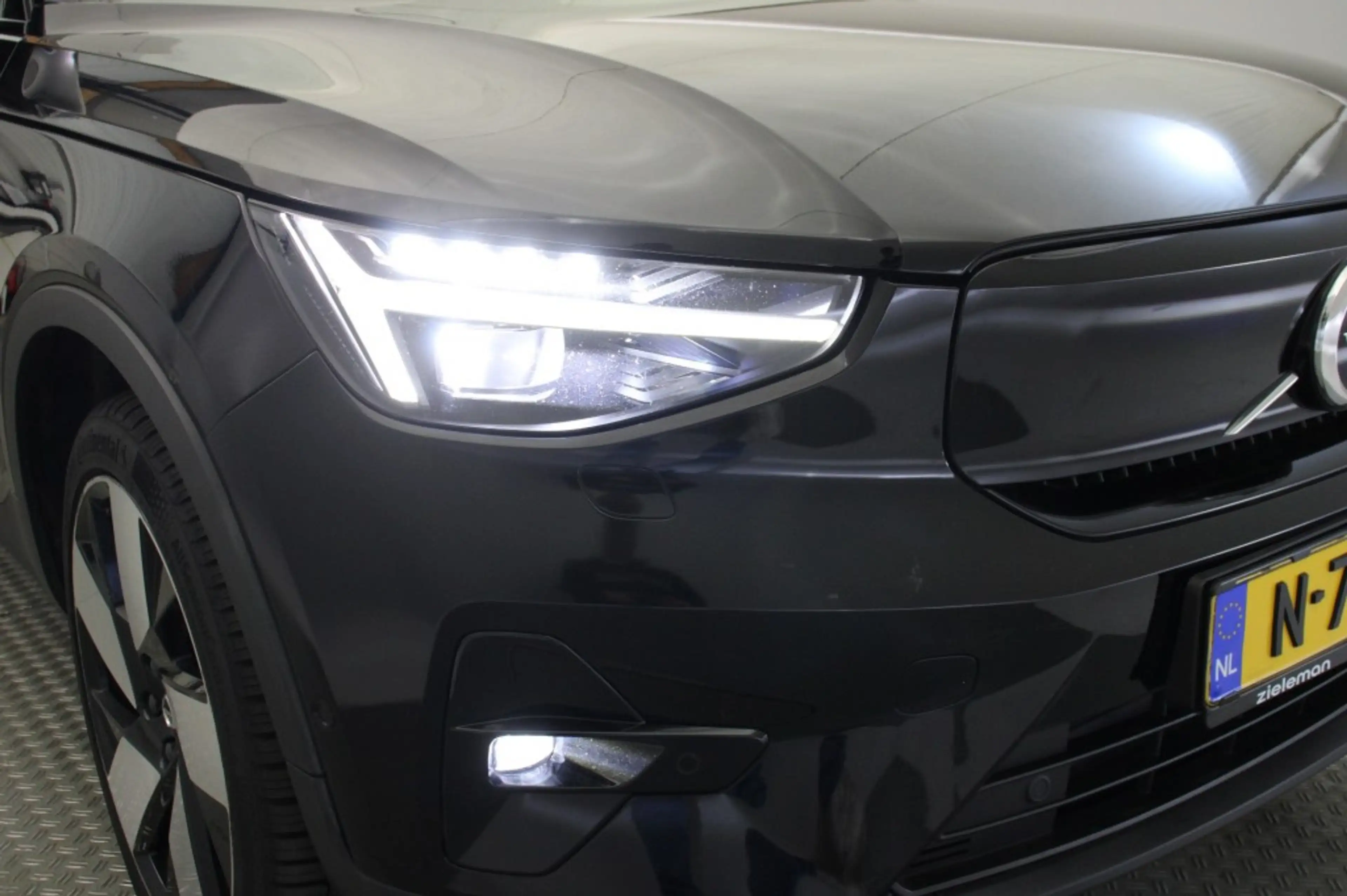 Volvo XC40 C40 Recharge Twin 78 kWh - Panorama, Carplay, 360 — photo 35