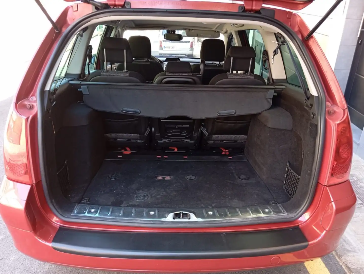 Peugeot 307 SW 1.6HDI D-Sign 110 Rojo - 2