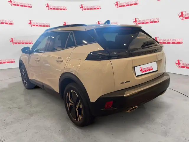 Peugeot 2008 view 2