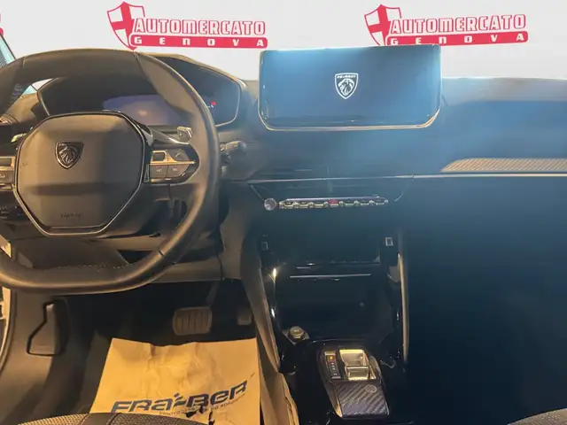 Peugeot 2008 view 8
