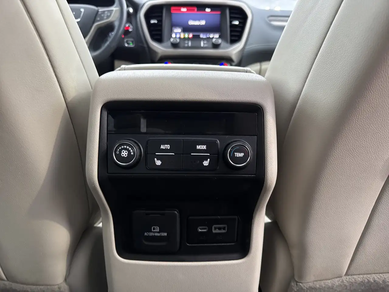 GMC Acadia снимка GMC Acadia