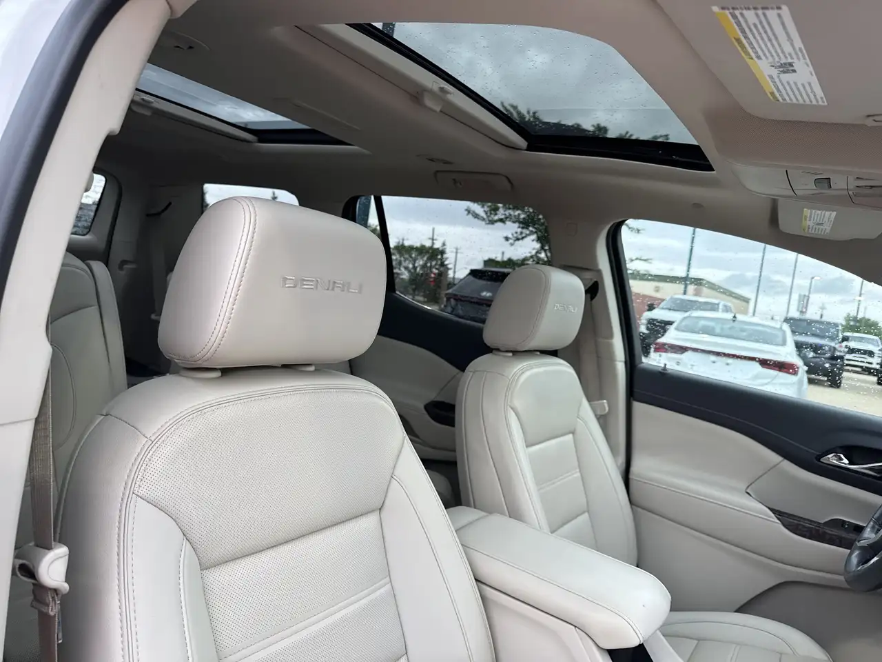 GMC Acadia снимка GMC Acadia