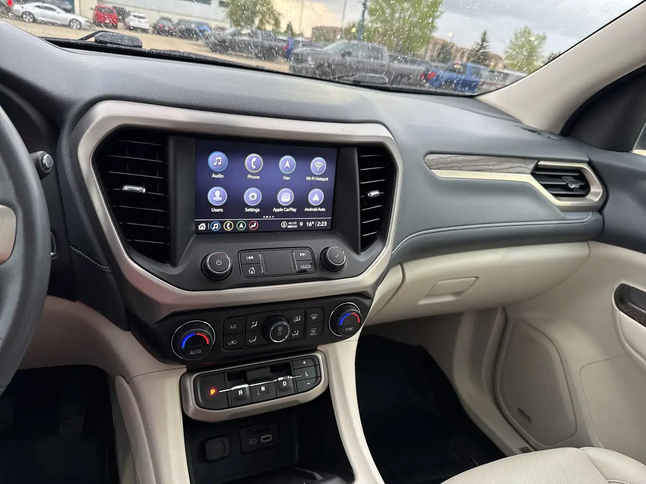 GMC Acadia снимка GMC Acadia