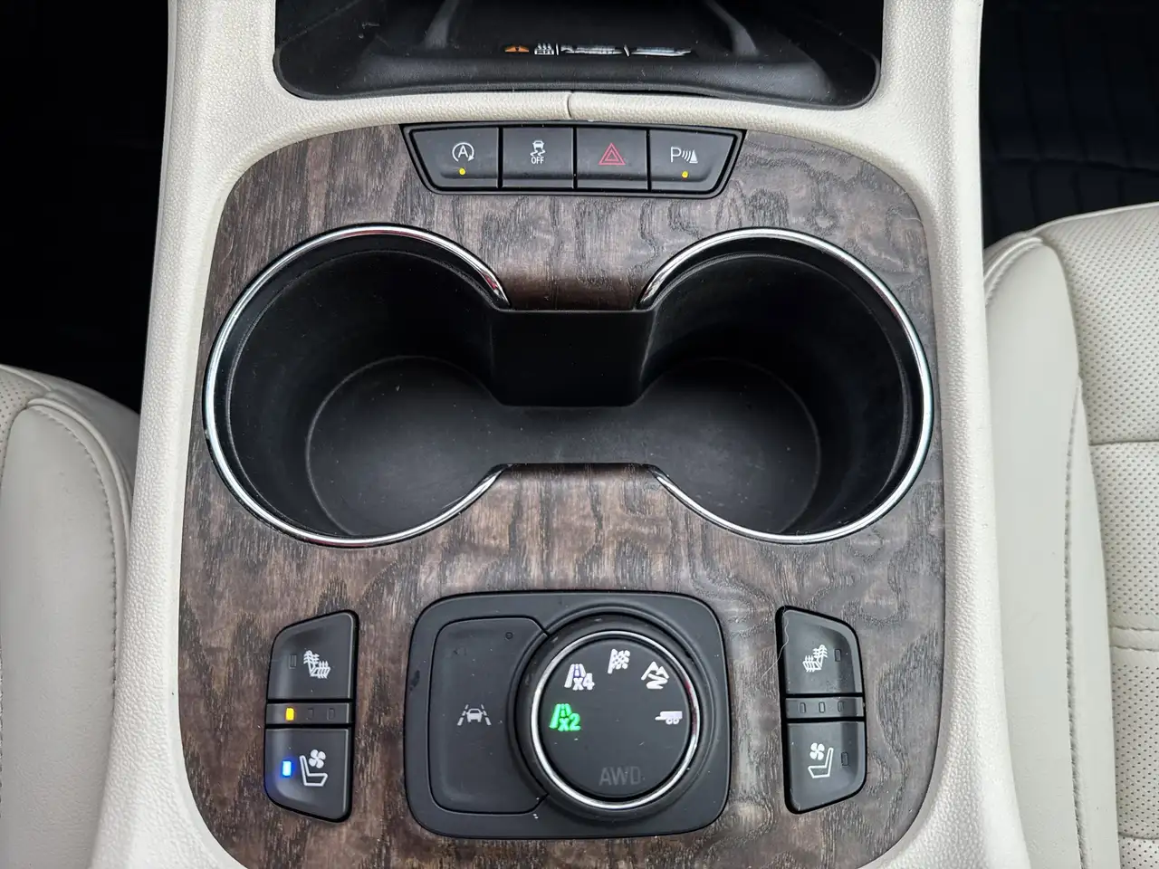 GMC Acadia снимка GMC Acadia