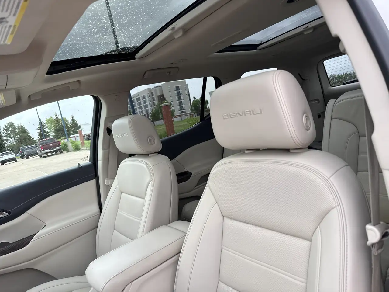 GMC Acadia снимка GMC Acadia