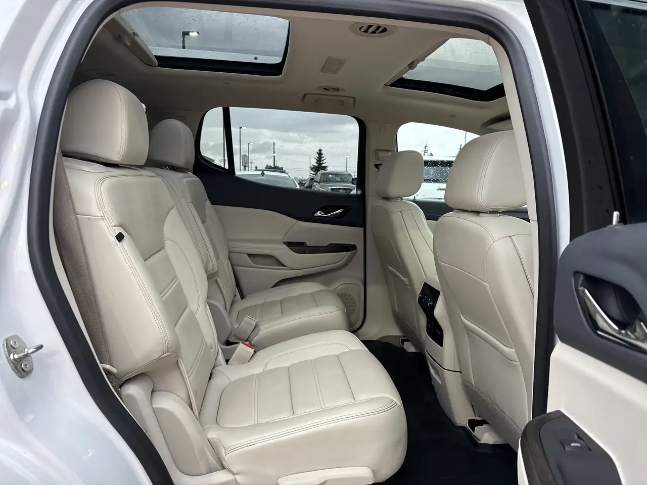 GMC Acadia снимка GMC Acadia