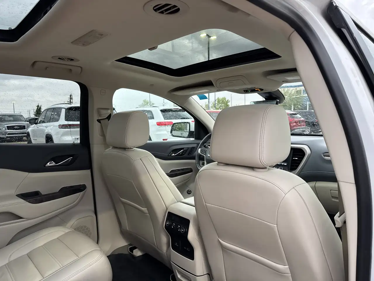GMC Acadia снимка GMC Acadia