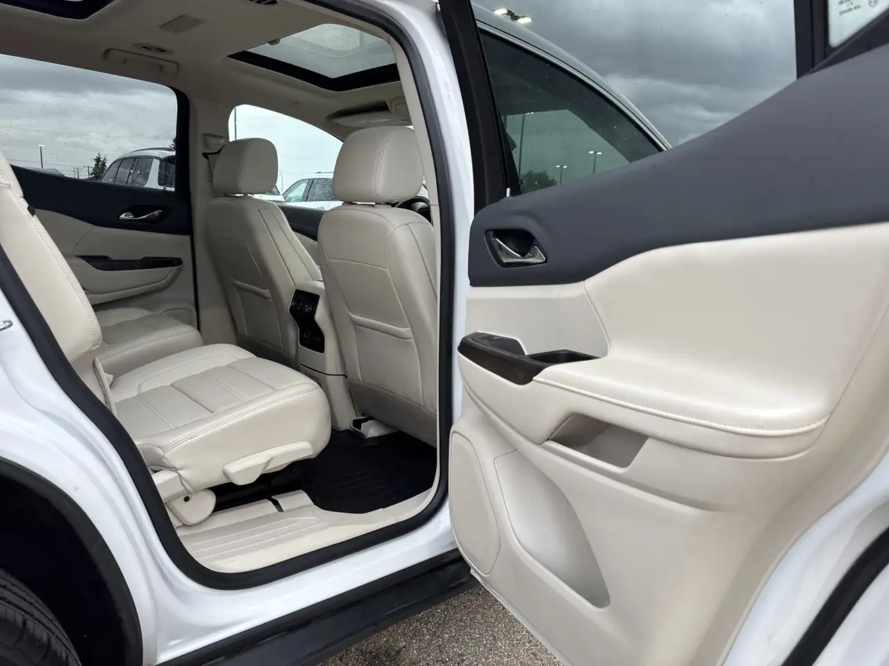GMC Acadia снимка GMC Acadia