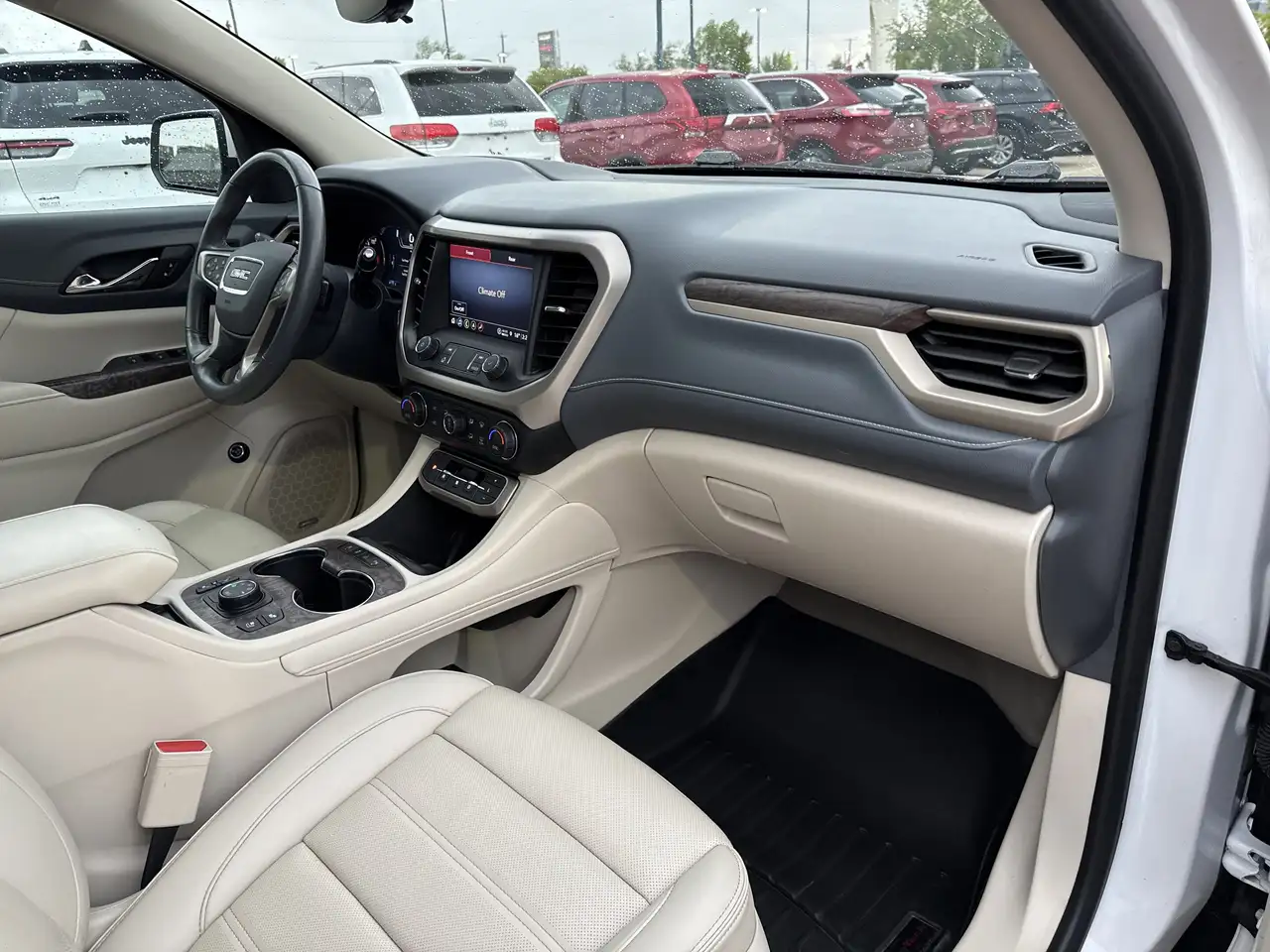 GMC Acadia снимка GMC Acadia
