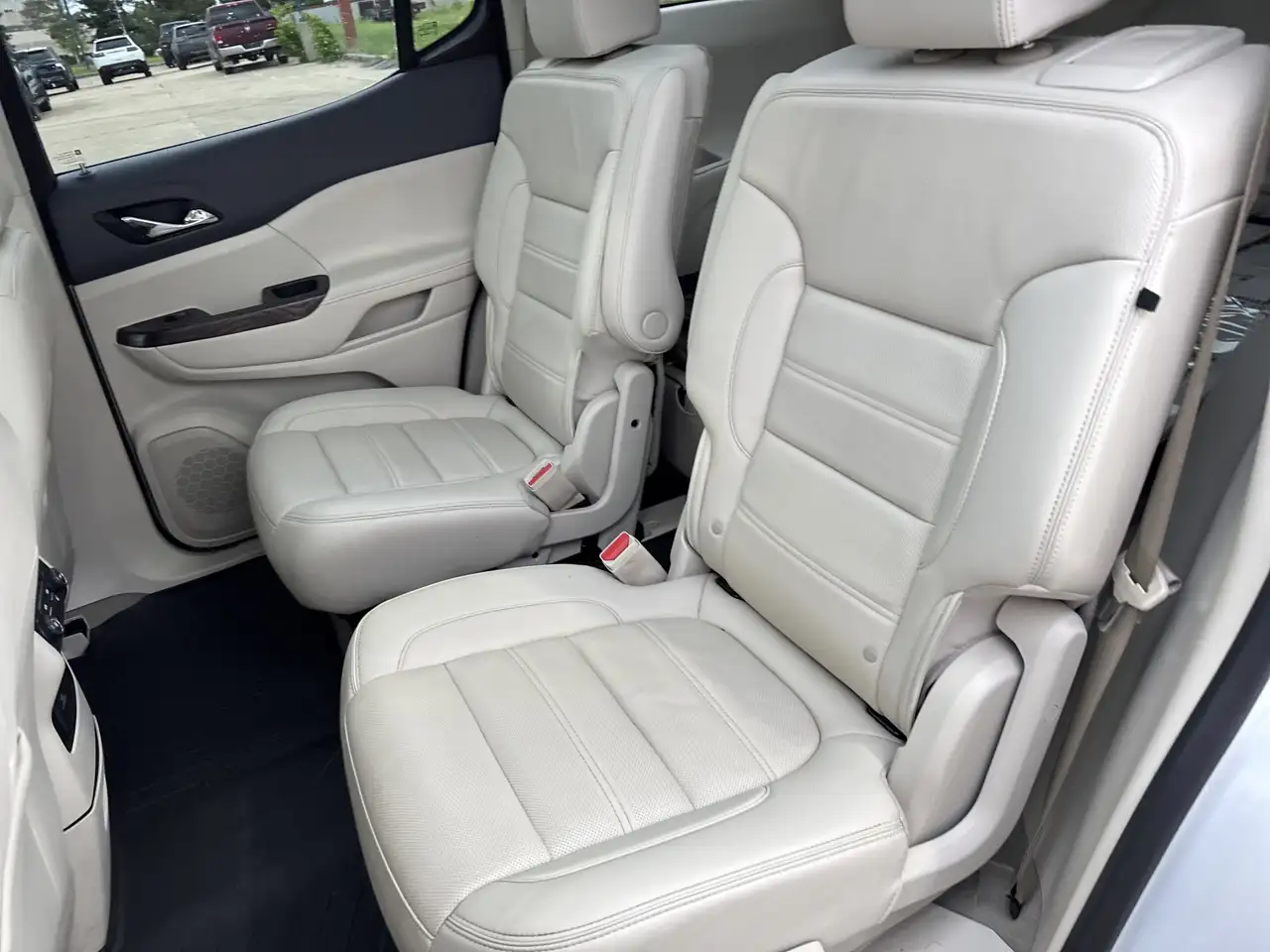 GMC Acadia снимка GMC Acadia