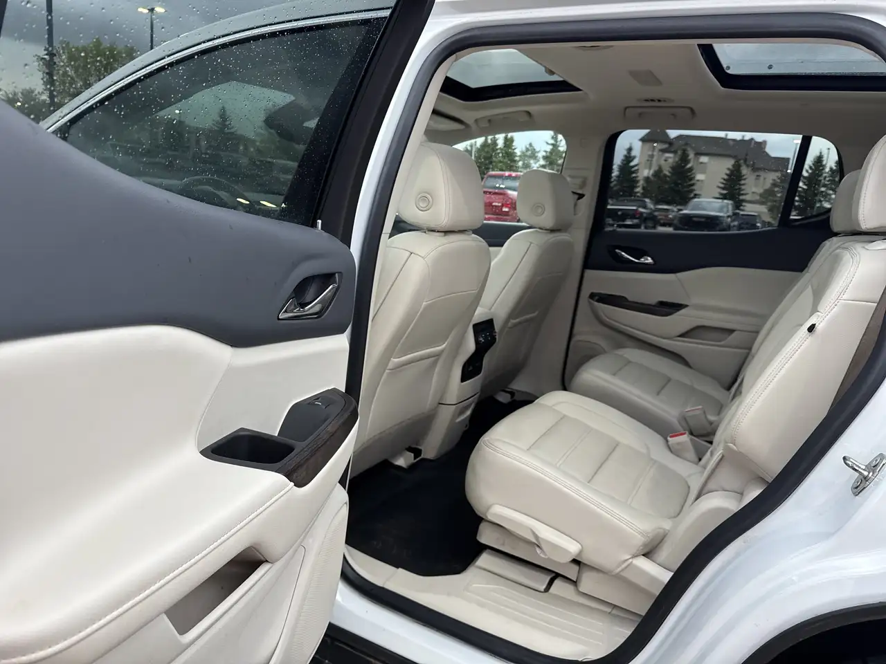 GMC Acadia снимка GMC Acadia