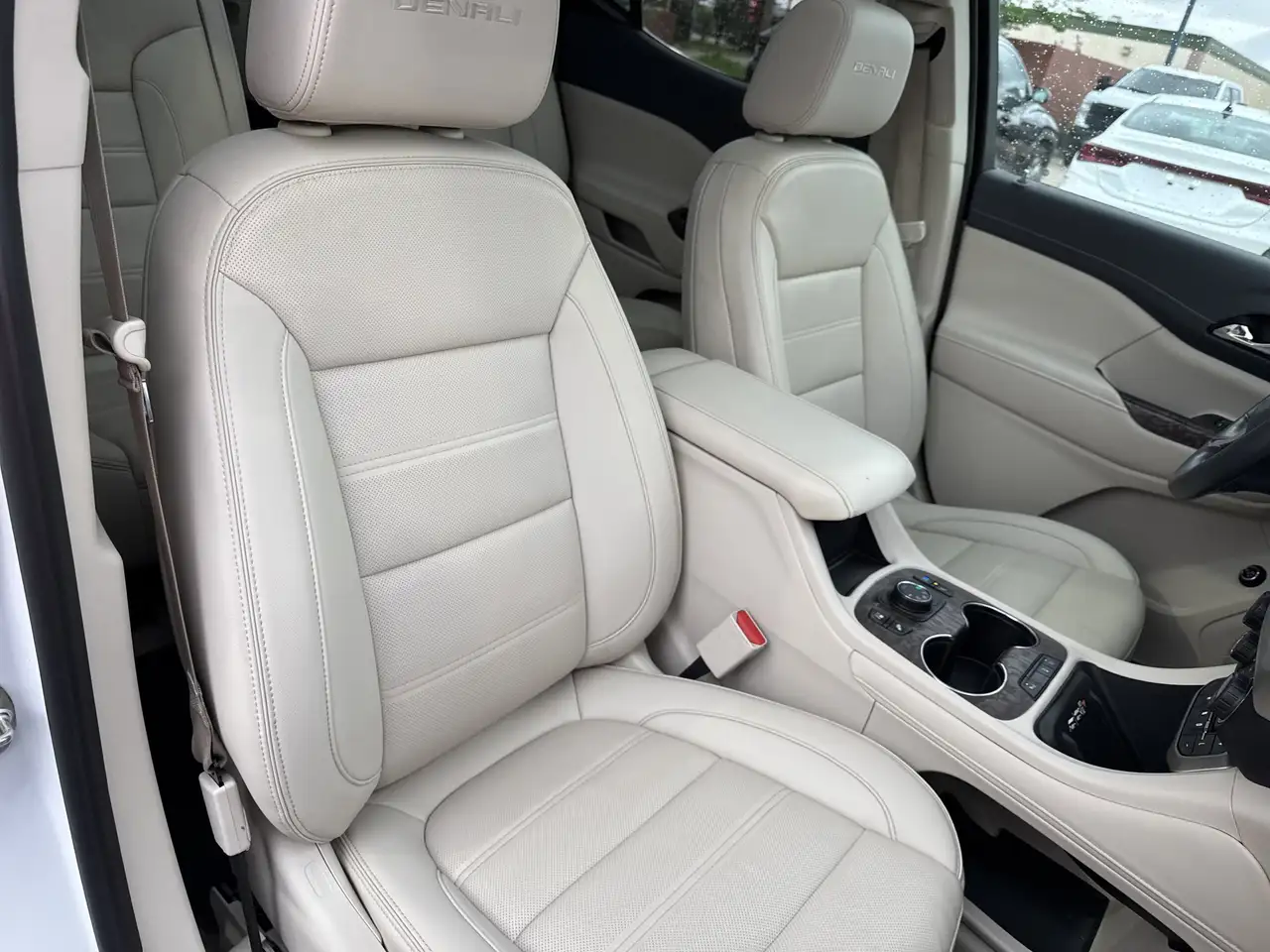 GMC Acadia снимка GMC Acadia