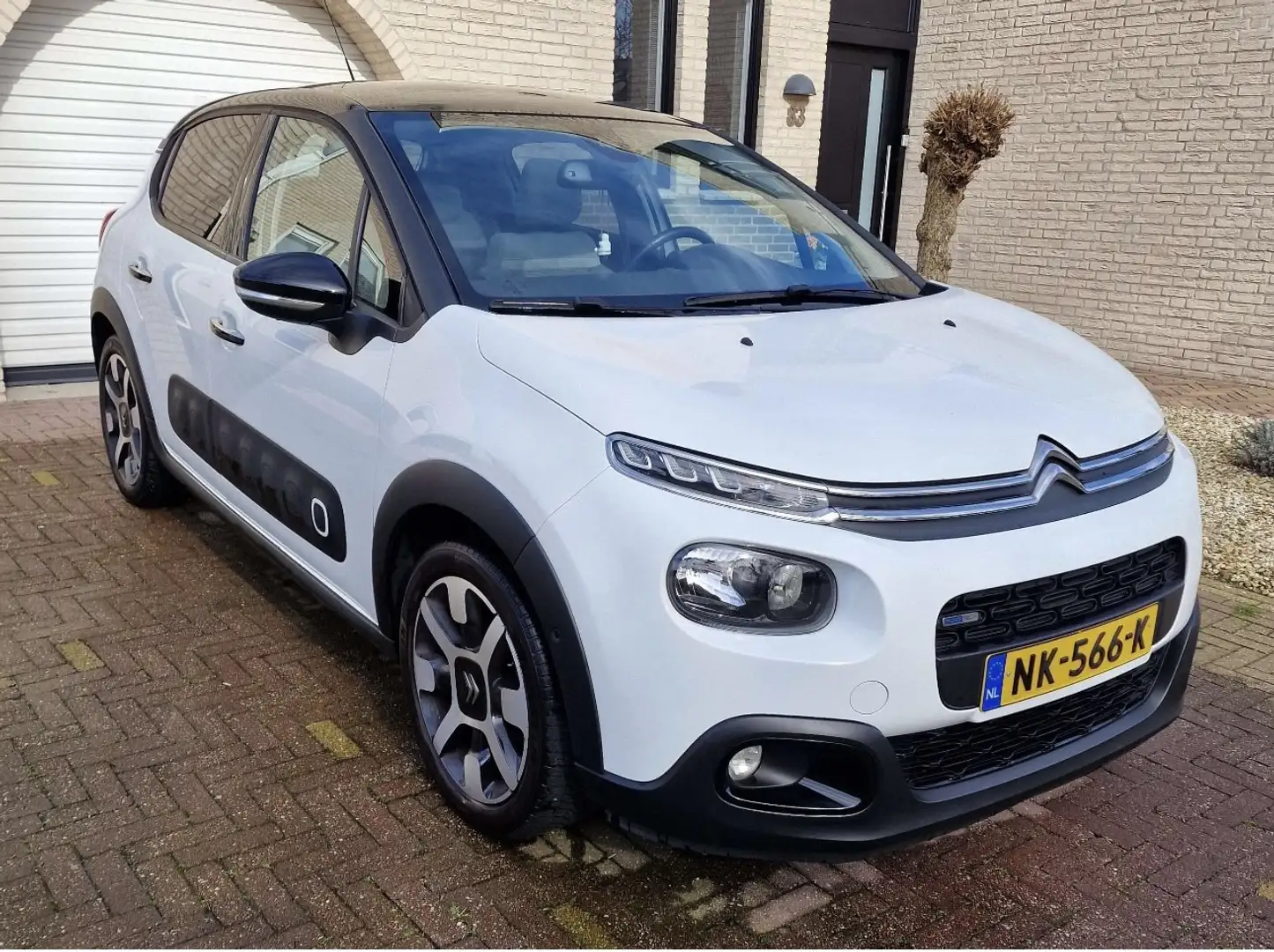 Citroen C3 1.2 PT S&S Shine panoramak 110 PK Wit - 1