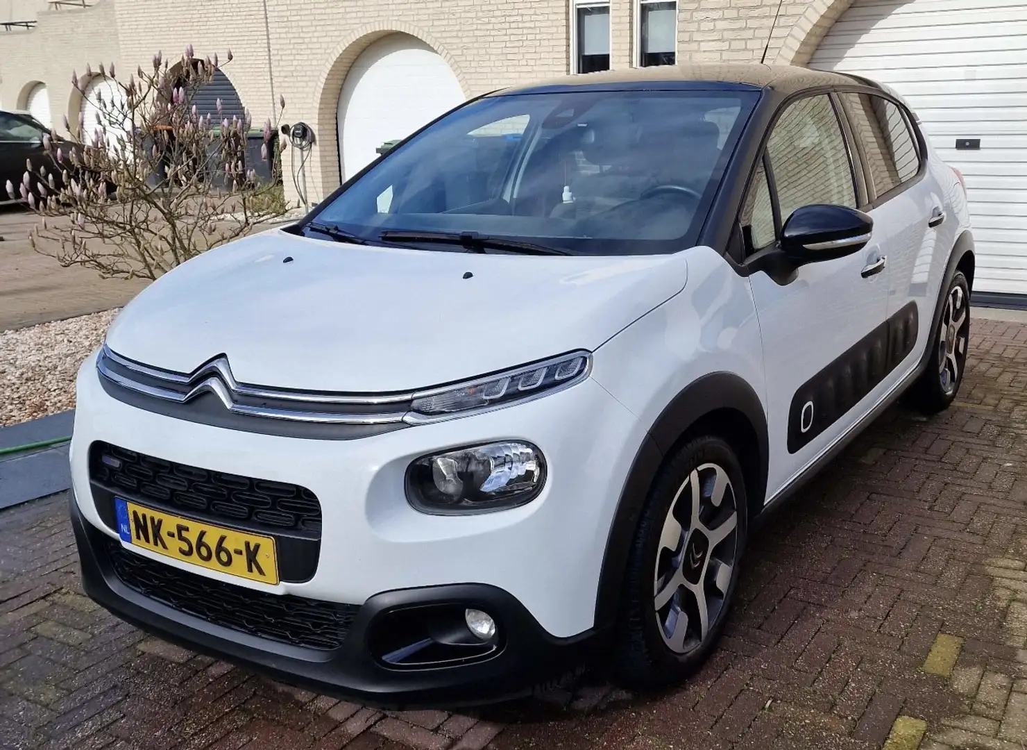 Citroen C3 1.2 PT S&S Shine panoramak 110 PK Wit - 2