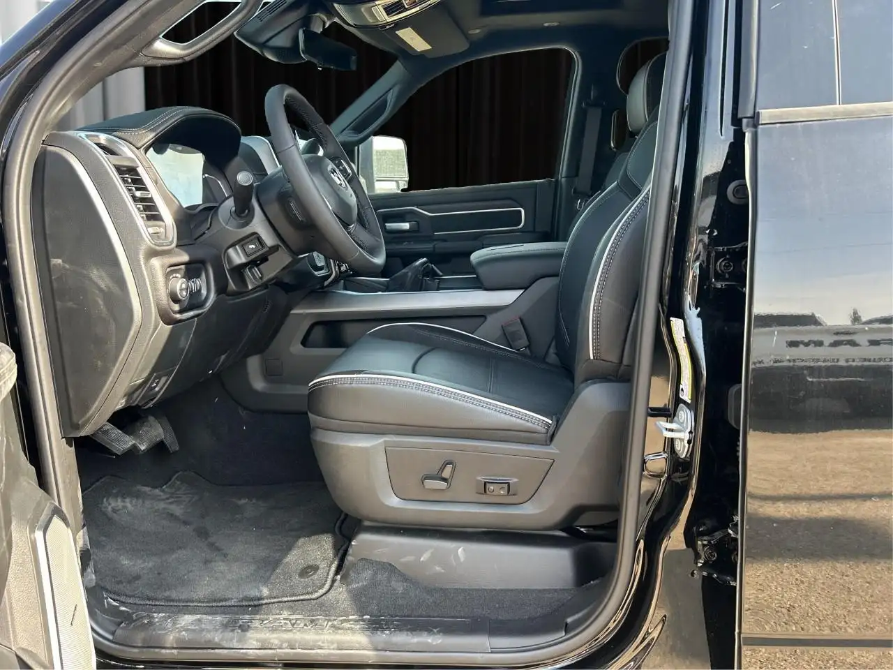 RAM 2500 снимка RAM 2500